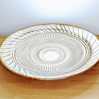 小鹿田焼の9寸皿 飛び鉋と刷毛目