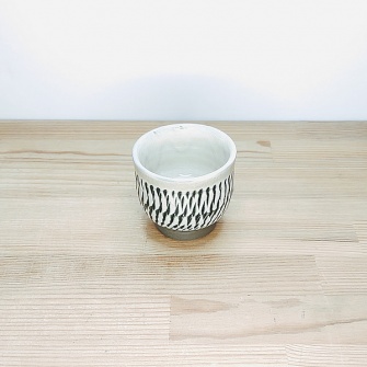 小鹿田焼のぐいのみ 飛び鉋(とびかんな)