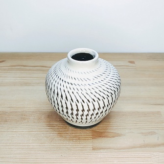 小鹿田焼の1輪挿し 白飛び鉋