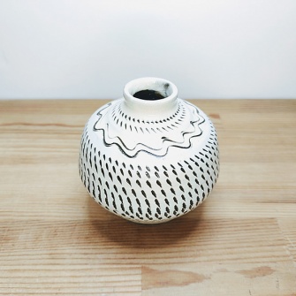 小鹿田焼の1輪挿し 白飛び鉋