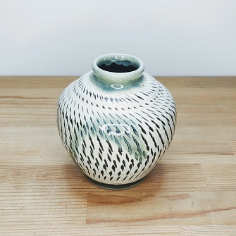 小鹿田焼の1輪挿し 白飛び鉋 打ち掛け