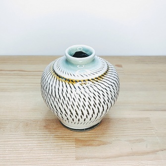 小鹿田焼の1輪挿し 白飛び鉋