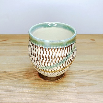 小鹿田焼の湯のみ 飛び鉋(とびかんな)フチ緑