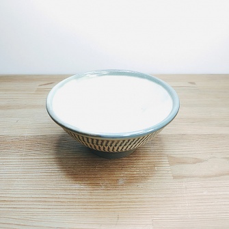 小鹿田焼の【割引中！】茶碗　飛び鉋(とびかんな)　フチ緑