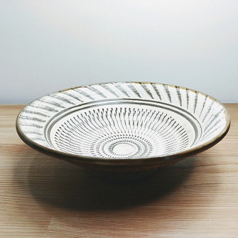 小鹿田焼の7寸中深皿 飛び鉋と刷毛目 白