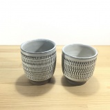 小鹿田焼の夫婦湯のみ 飛び鉋(とびかんな)白