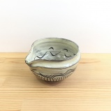 小鹿田焼の４寸片口　飛び鉋（とびかんな）くしめ　白