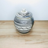 小鹿田焼の【割引中】３合壺　飛び鉋(とびかんな)