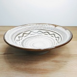小鹿田焼の7寸中深皿 飛び鉋 くし目 白