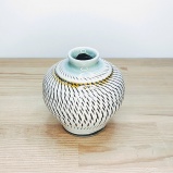 小鹿田焼の１輪挿し　白飛び鉋