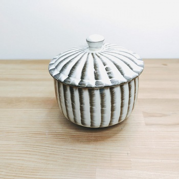 小鹿田焼の3合壺 刷毛目