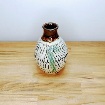 小鹿田焼の1合徳利 飛び鉋(とびかんな)打ち掛け